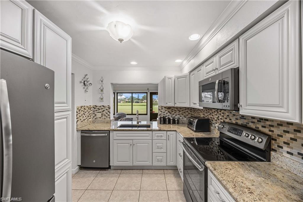 LAKEWOOD VILLAS - Residential Lease