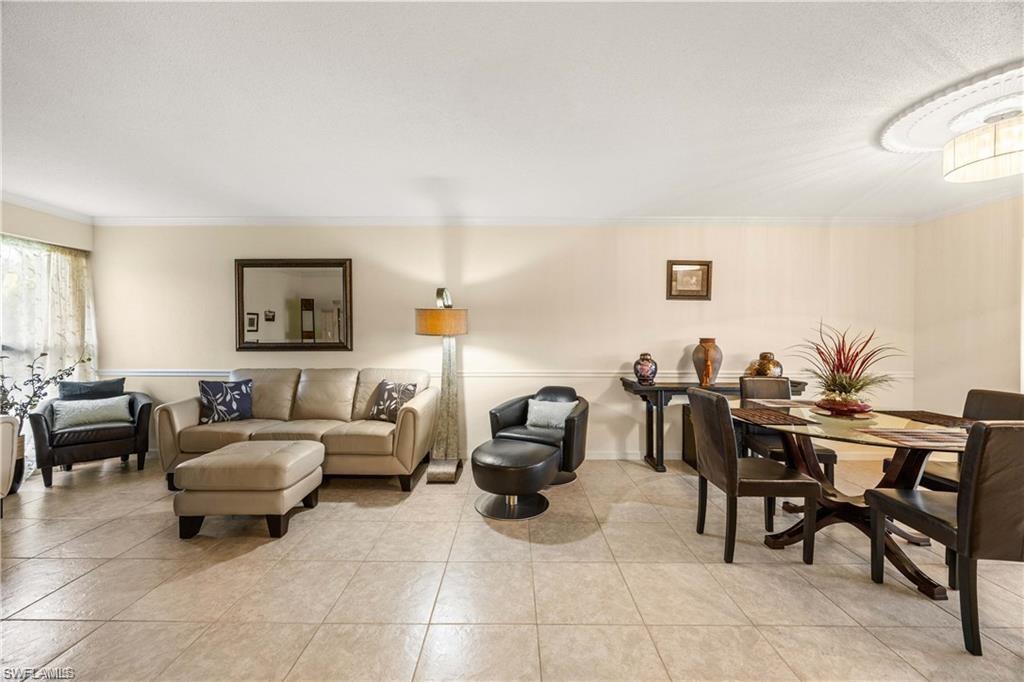 LAKEWOOD VILLAS - Residential Lease