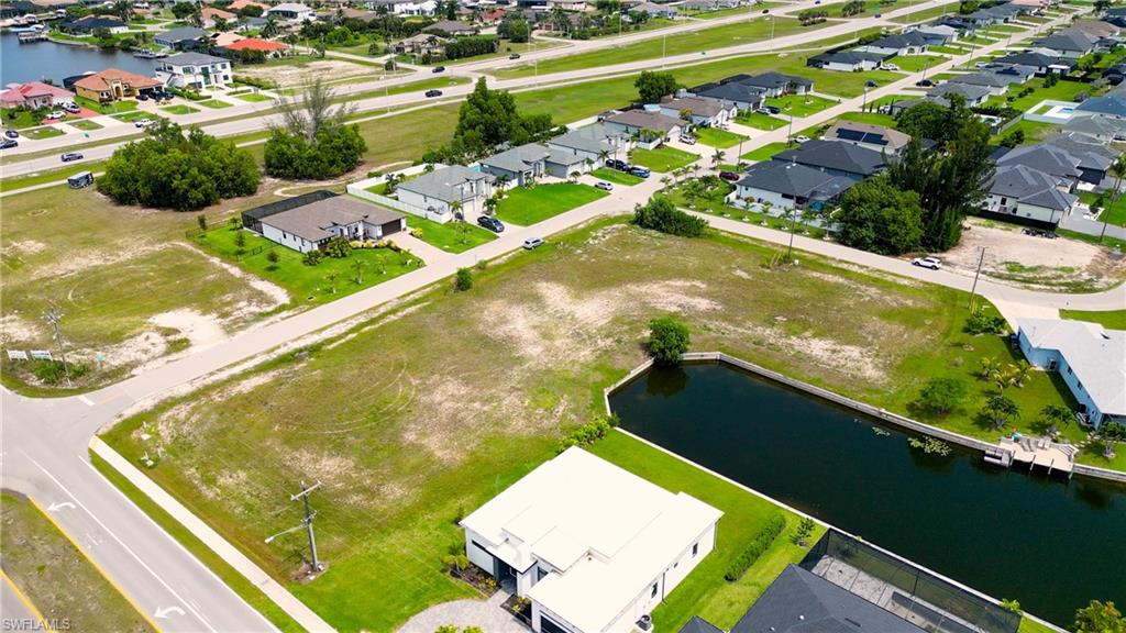 CAPE CORAL - Land