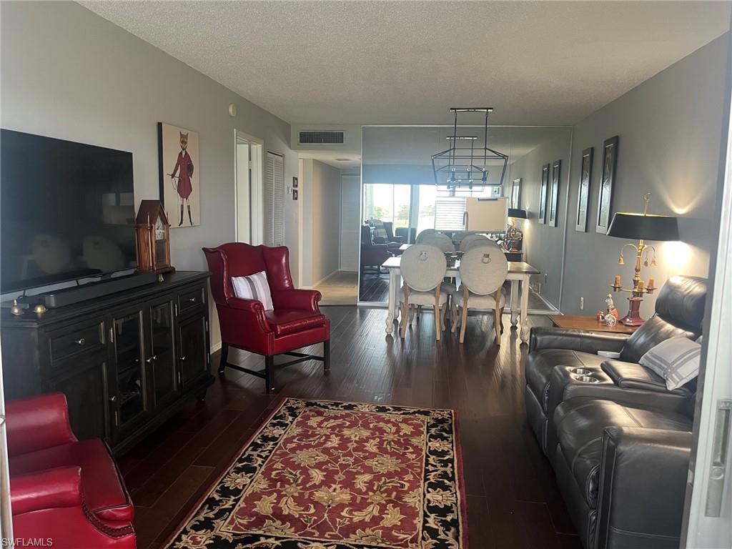 SEVEN LAKES - Residential