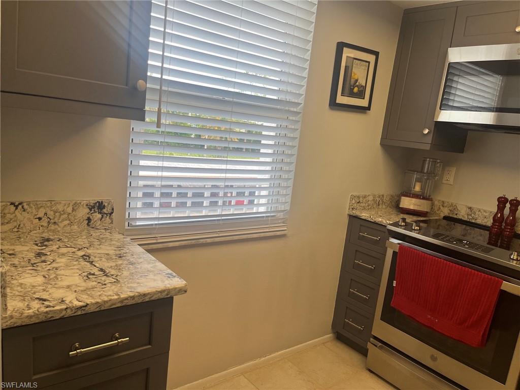 SEVEN LAKES - Residential
