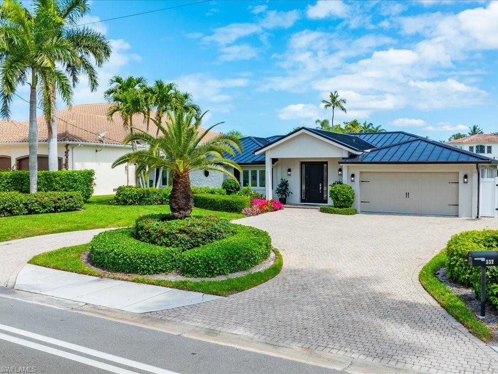 MOORINGS - Residential