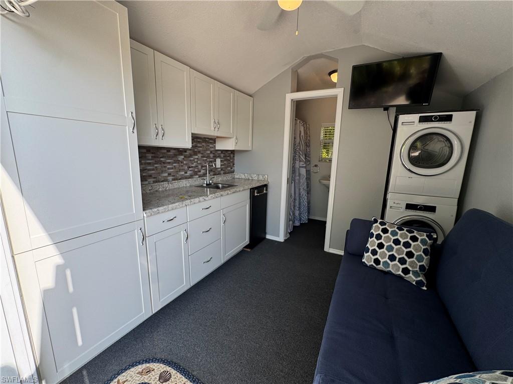 RIVERBEND MOTORCOACH RESORT - Land