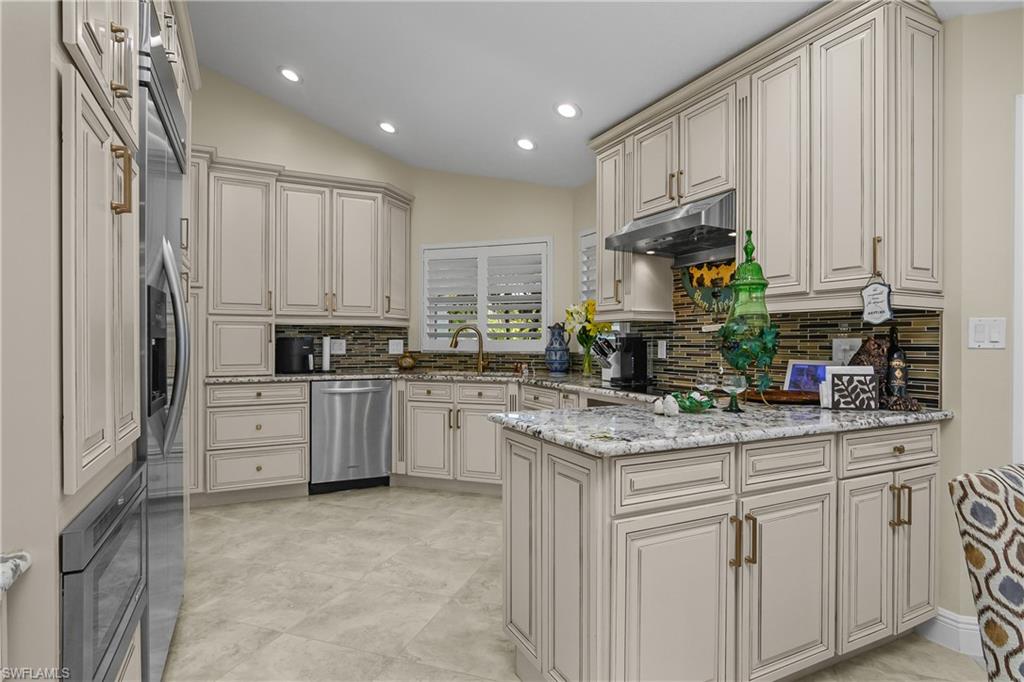 LAKESIDE VILLAS AT WILDCAT RUN - Residential
