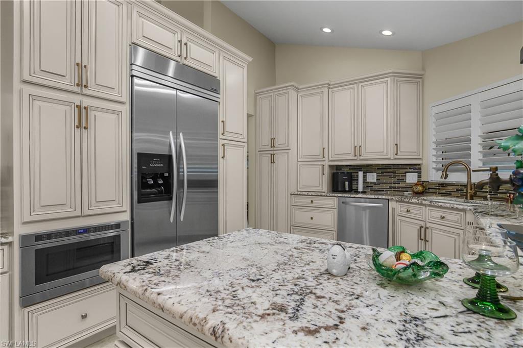 LAKESIDE VILLAS AT WILDCAT RUN - Residential