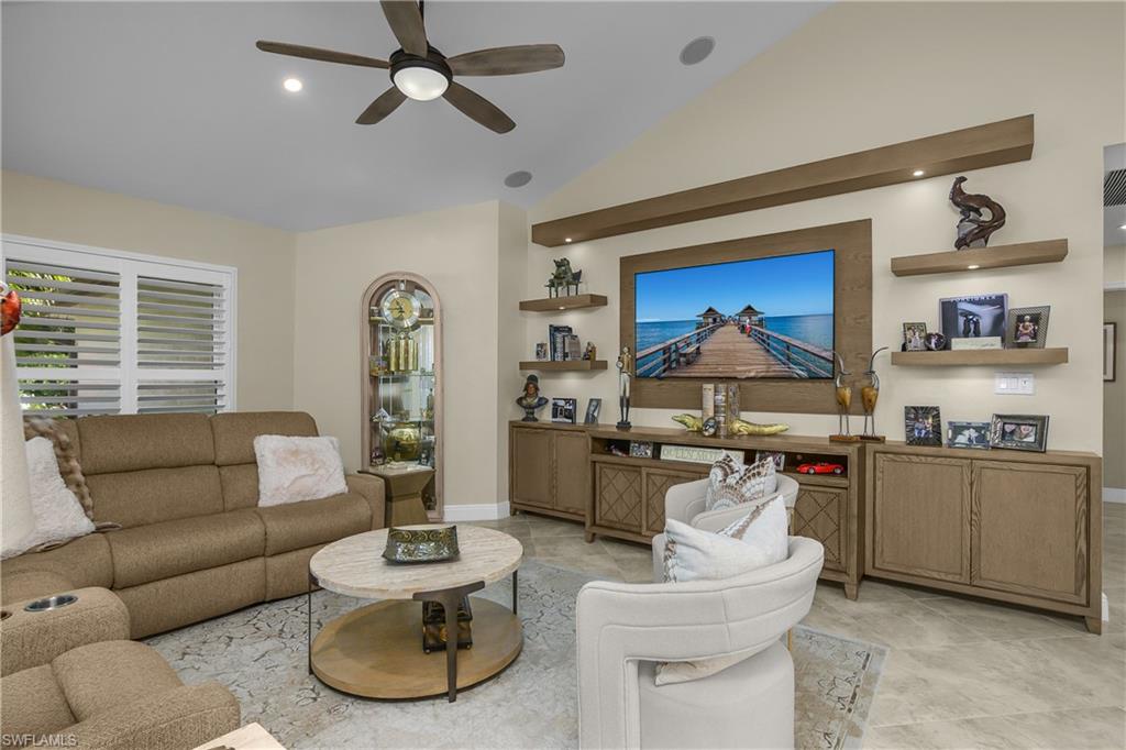 LAKESIDE VILLAS AT WILDCAT RUN - Residential