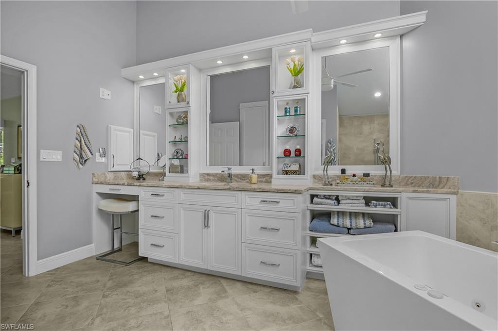 LAKESIDE VILLAS AT WILDCAT RUN - Residential