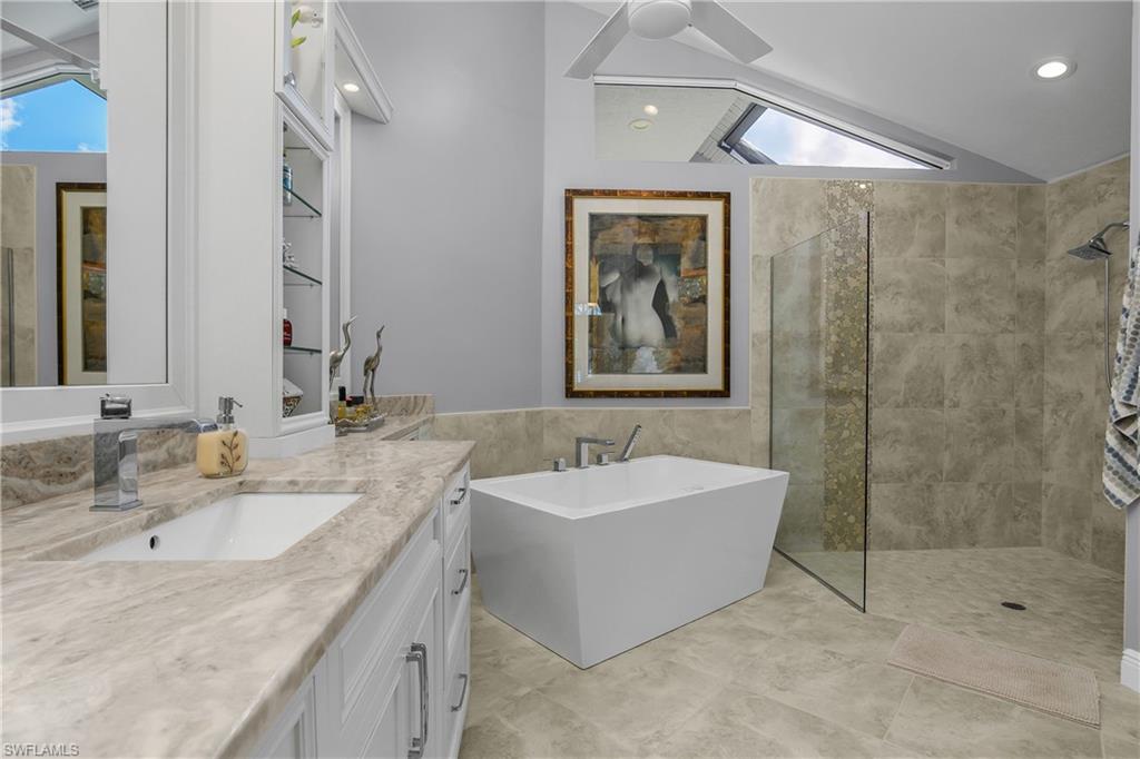 LAKESIDE VILLAS AT WILDCAT RUN - Residential