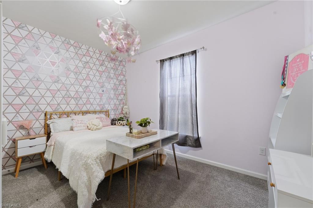 HAMPTON LAKES - Residential