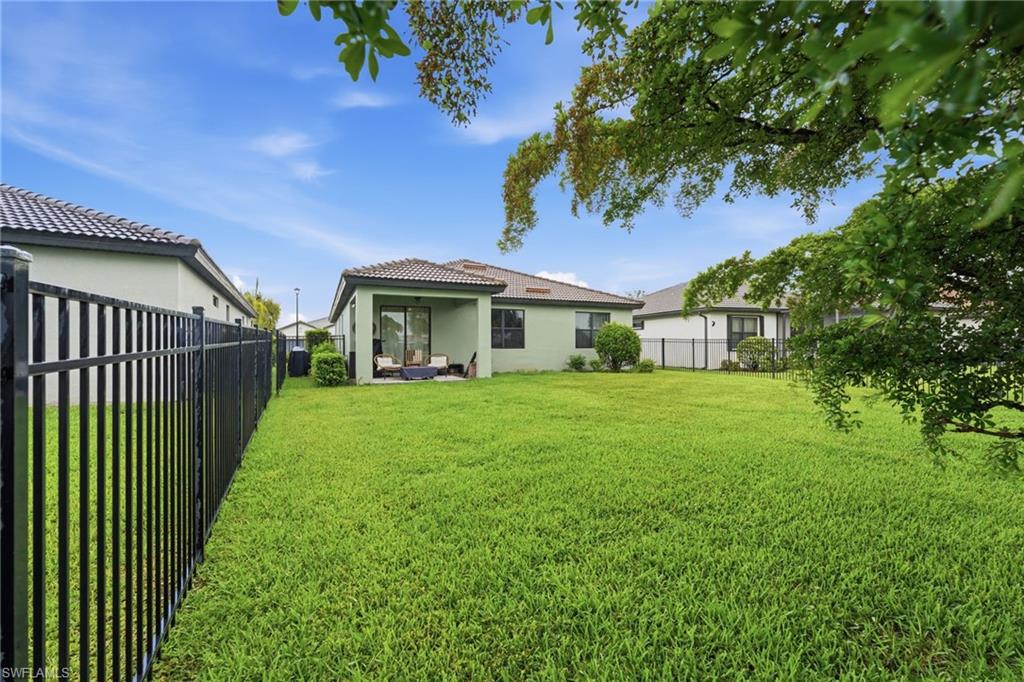 HAMPTON LAKES - Residential