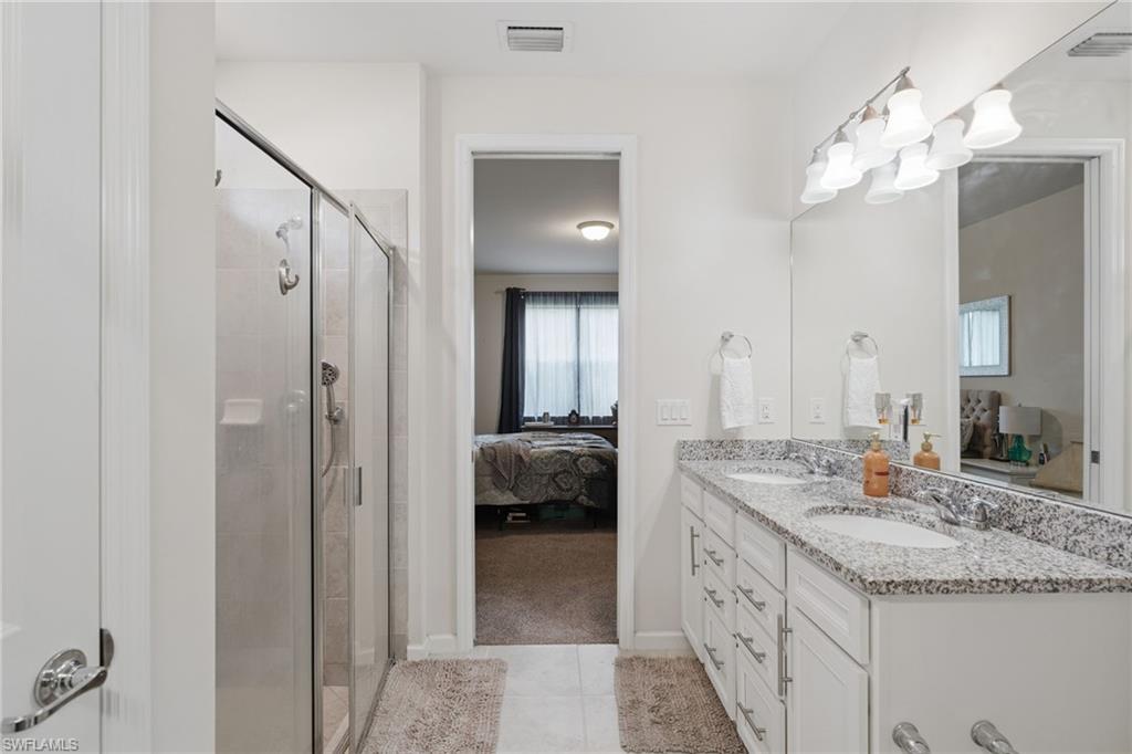 HAMPTON LAKES - Residential