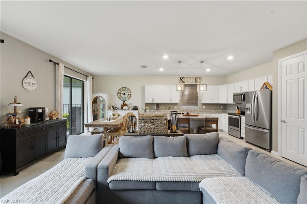HAMPTON LAKES - Residential