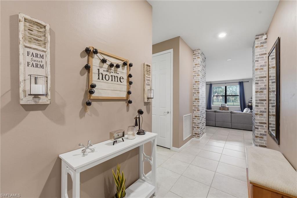 HAMPTON LAKES - Residential