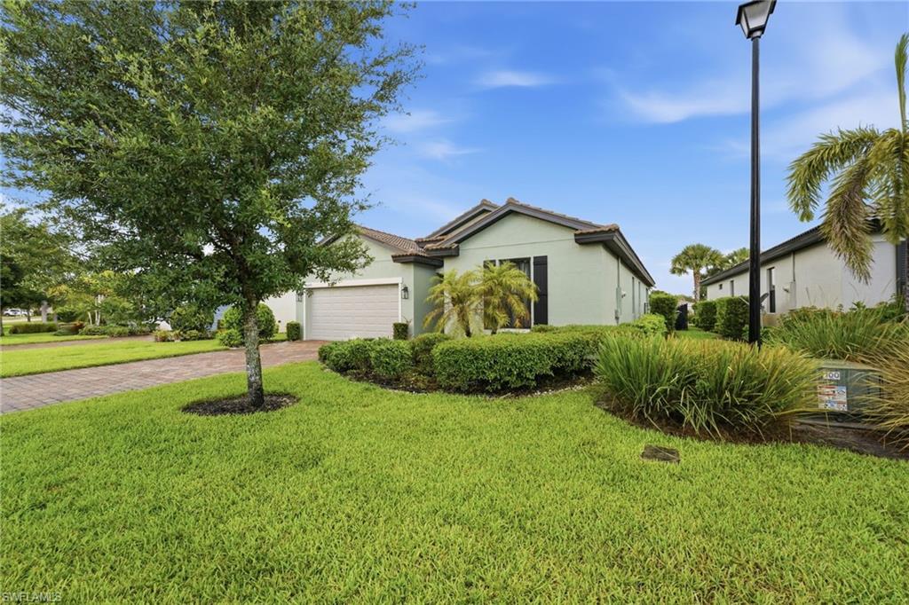 HAMPTON LAKES - Residential
