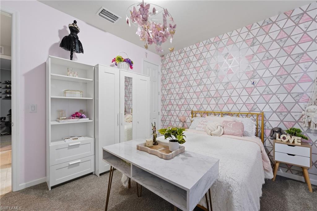 HAMPTON LAKES - Residential