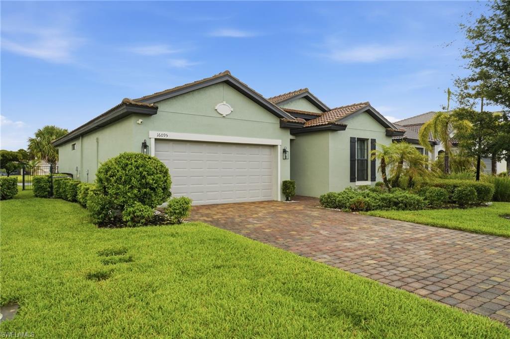 HAMPTON LAKES - Residential