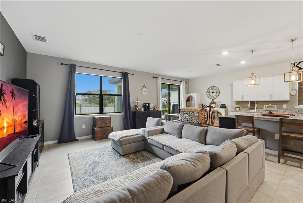 HAMPTON LAKES - Residential
