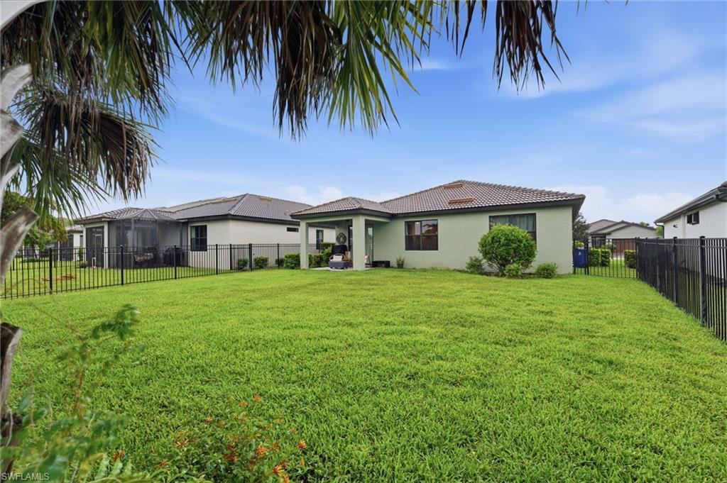 HAMPTON LAKES - Residential