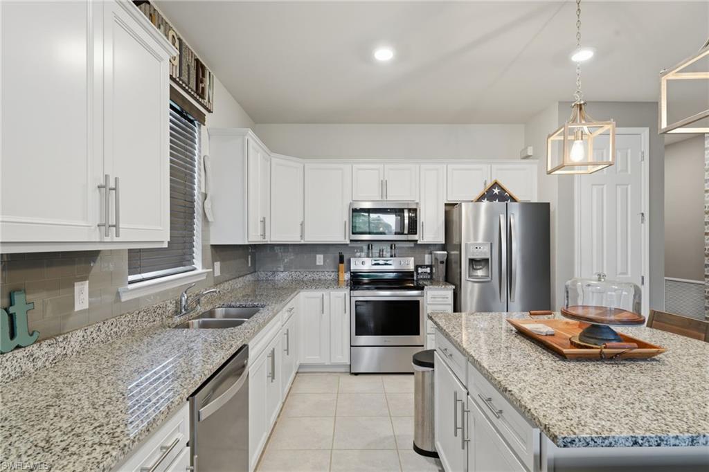 HAMPTON LAKES - Residential
