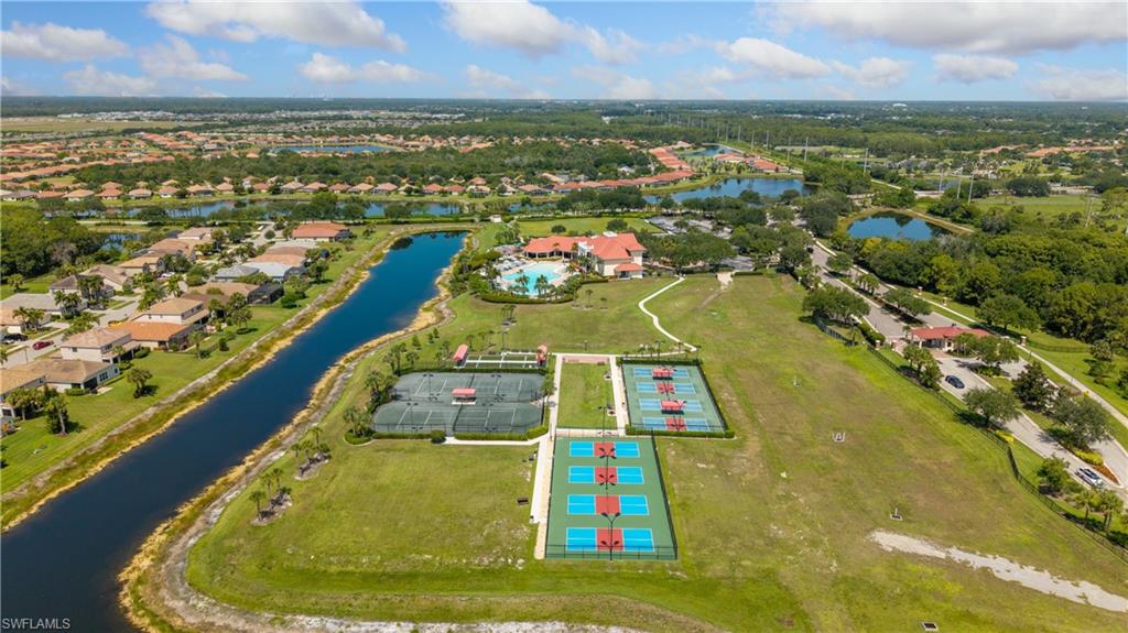 HAMPTON LAKES - Residential