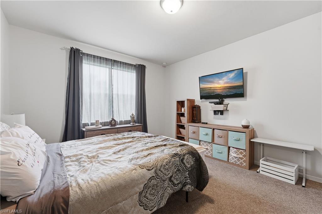 HAMPTON LAKES - Residential