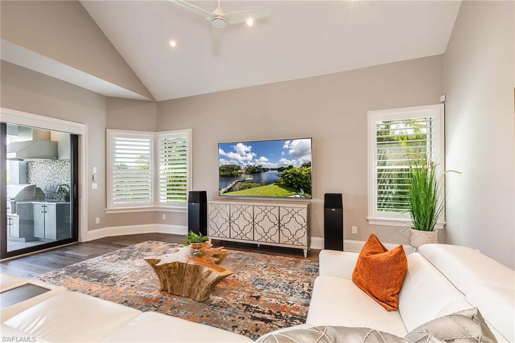 IMPERIAL SHORES - Residential