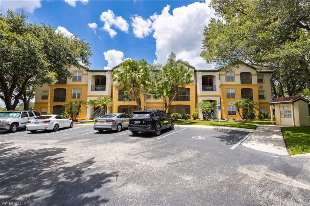 ROYAL GREENS - Residential