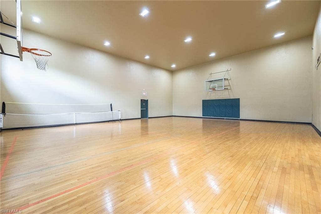 ROYAL GREENS - Residential
