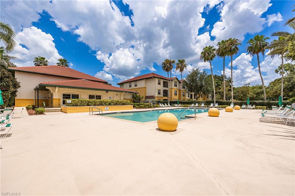 ROYAL GREENS - Residential