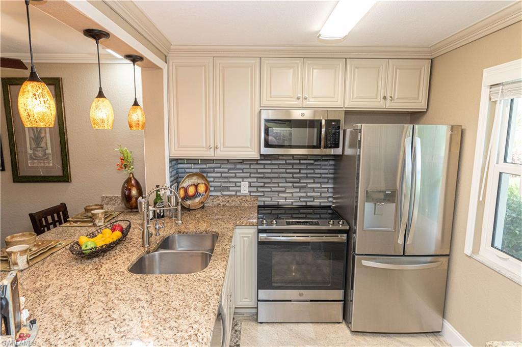 SEVEN LAKES - Residential