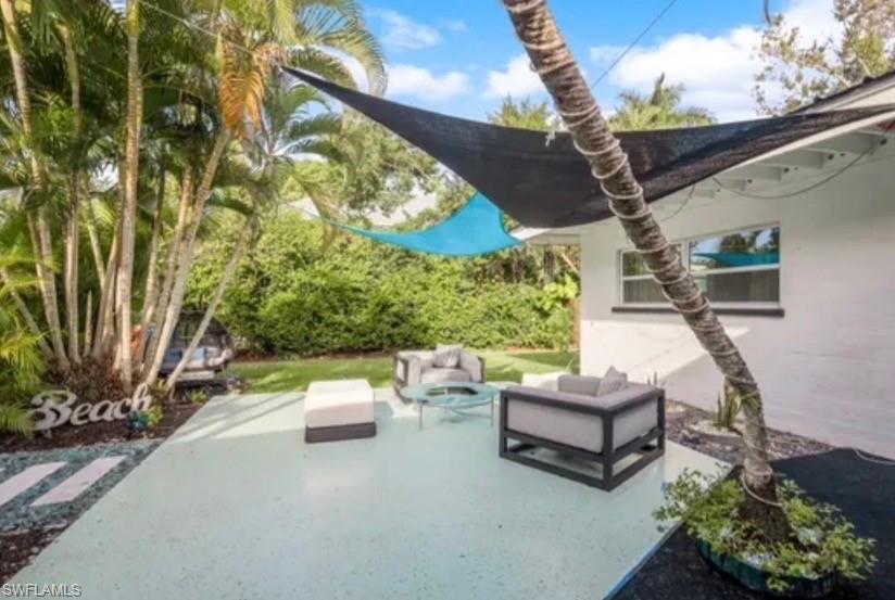 Welcome home to the Atomic Art House! Have you ever imagined living in a gorgeous Mid Century historic home that is now a fantastic art gallery? Now you can and have an hour long art class each month, Hosted by Master Artist Stacie Krupa, this exceptionally restored mid century home is an amazing experience. Live in a historic Fort Myers river district home that was once owned by Thomas Edison's gardener. 
Located on McGregor, surrounded by historic homes, museums, and minutes from the Edison and Ford Estates.
Just a short drive to the beaches, restaurants, the Barbara B Mann theatre, shopping, SW Florida international airport and more.