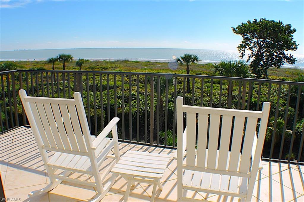 CLAMSHELL CONDO - Residential