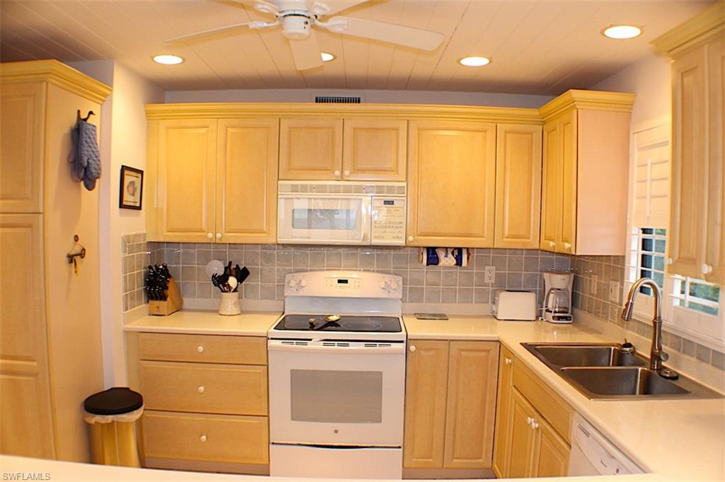 CLAMSHELL CONDO - Residential