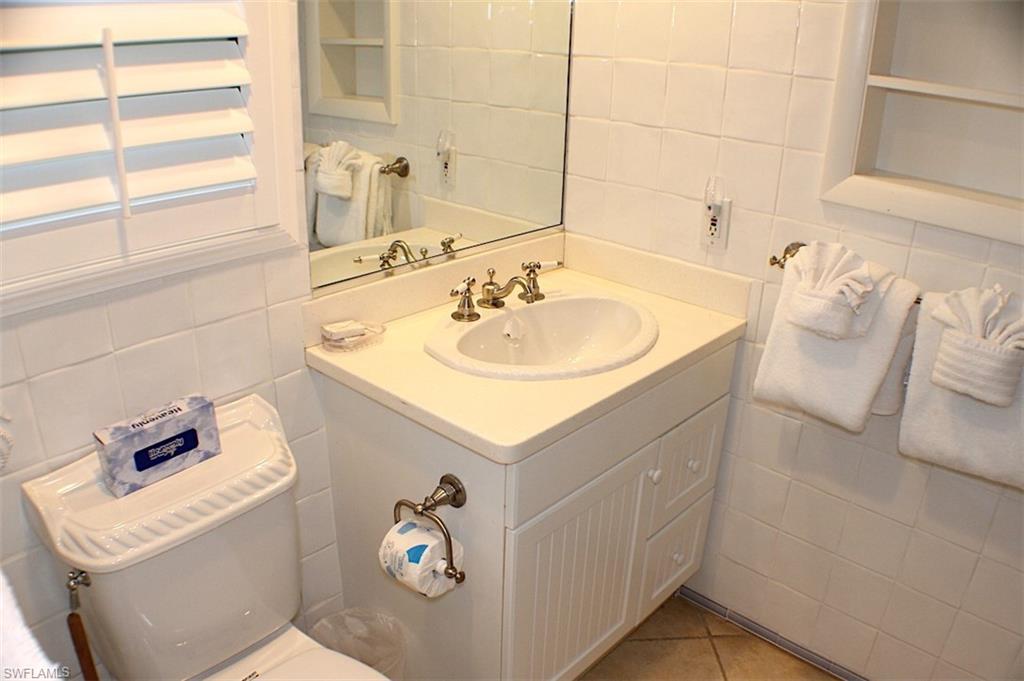 CLAMSHELL CONDO - Residential