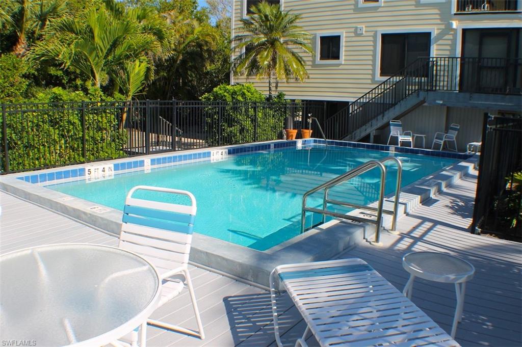 CLAMSHELL CONDO - Residential