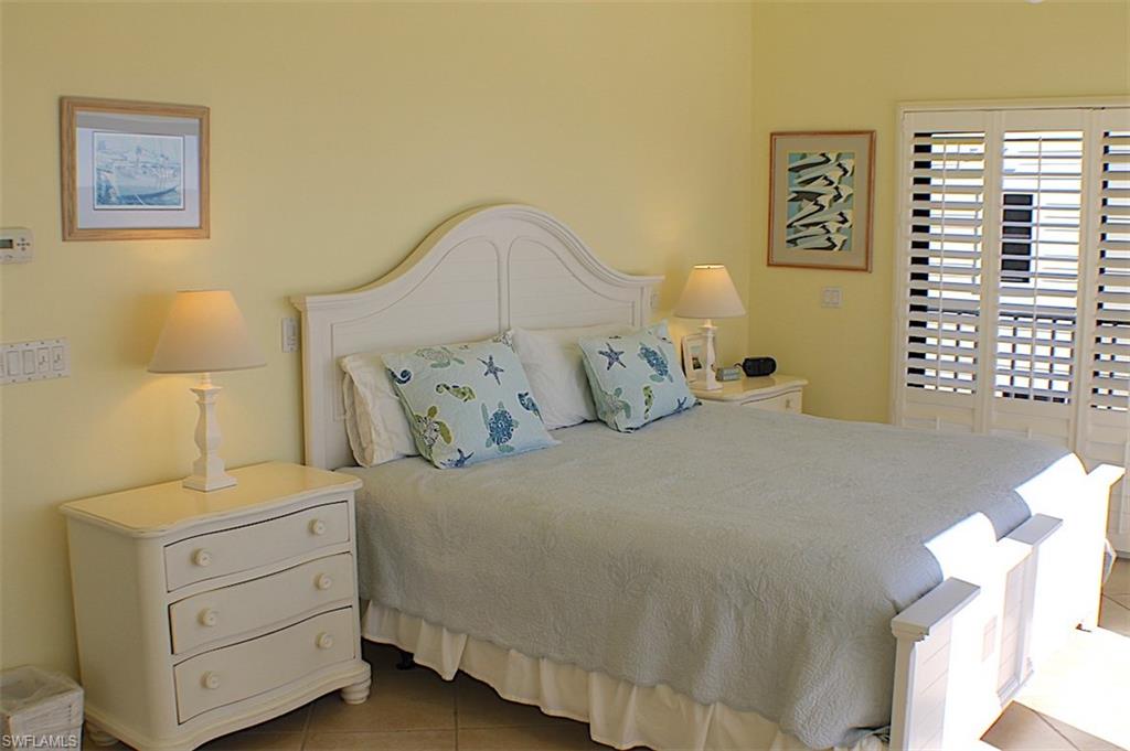 CLAMSHELL CONDO - Residential