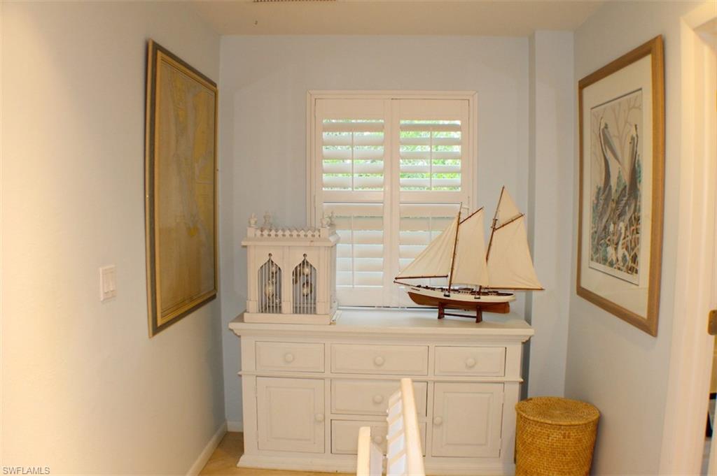 CLAMSHELL CONDO - Residential