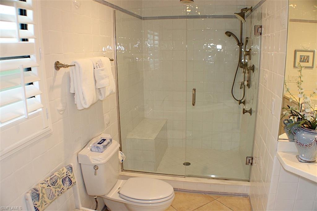 CLAMSHELL CONDO - Residential