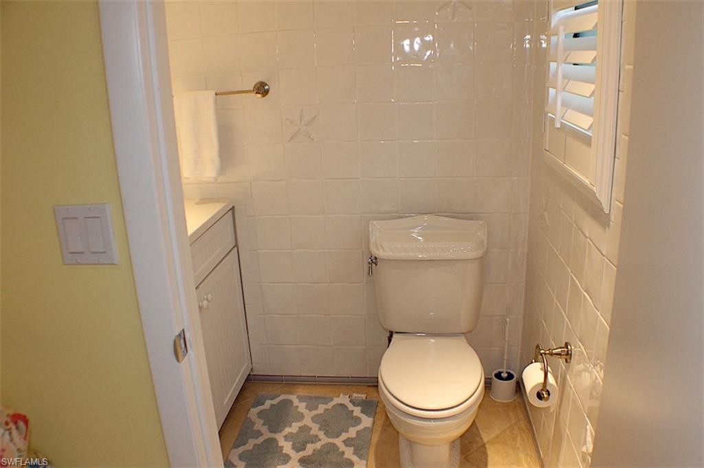 CLAMSHELL CONDO - Residential
