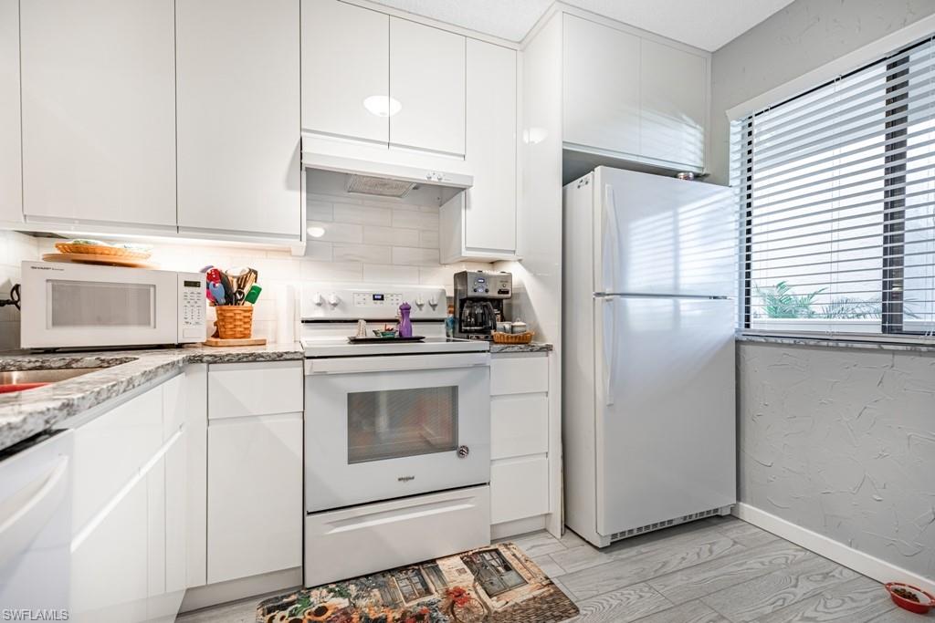 SEVEN LAKES - Residential