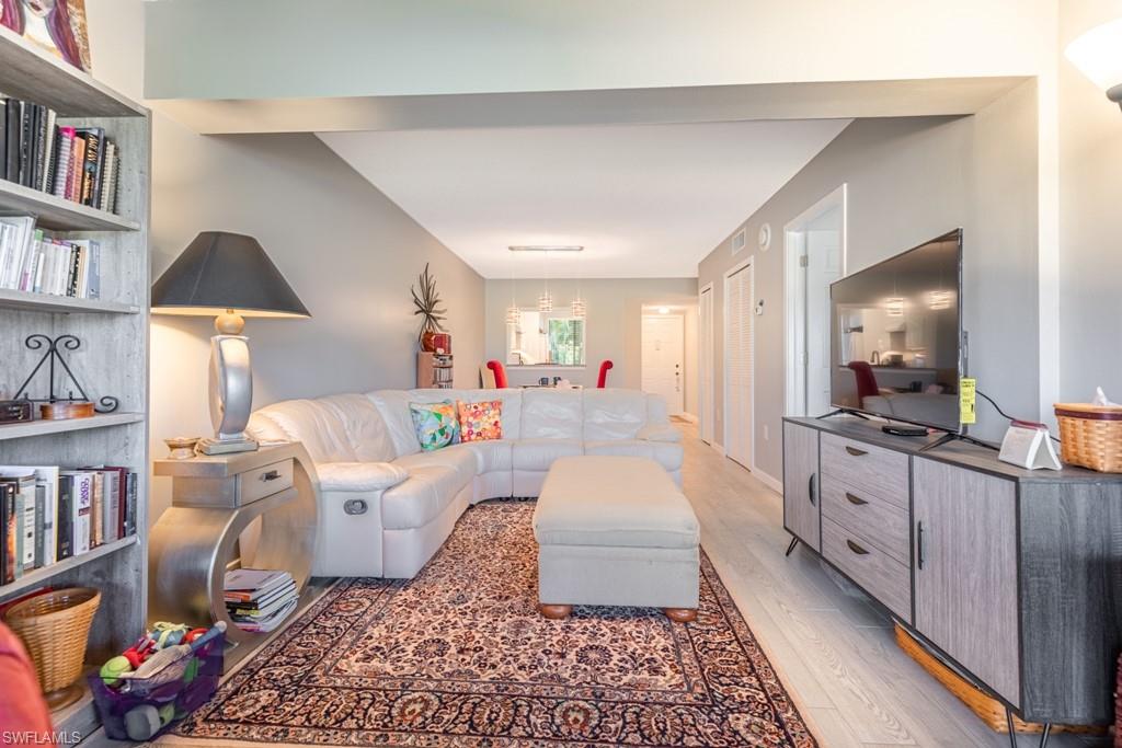 SEVEN LAKES - Residential