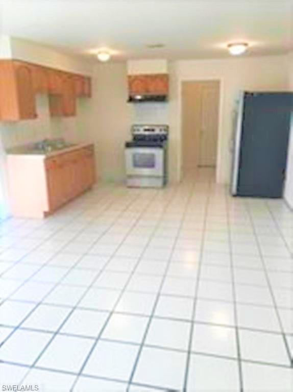 TAMIAMI ESTATES - Residential Lease