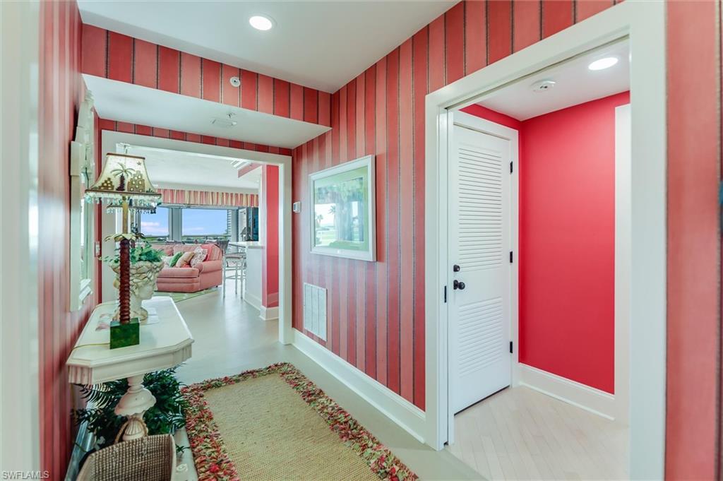 LAND'S END - Residential
