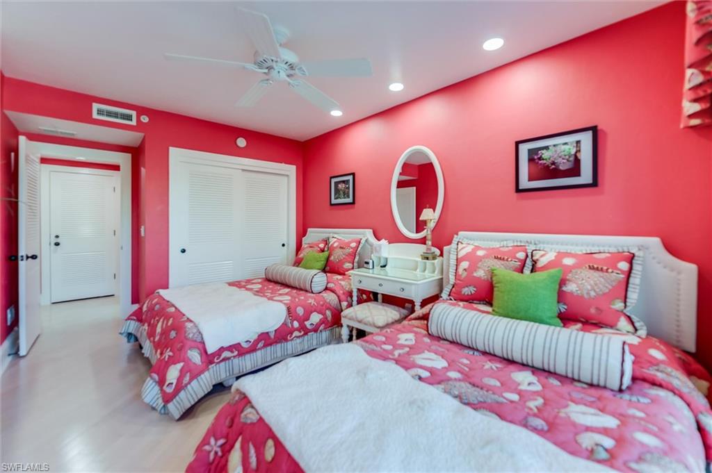 LAND'S END - Residential