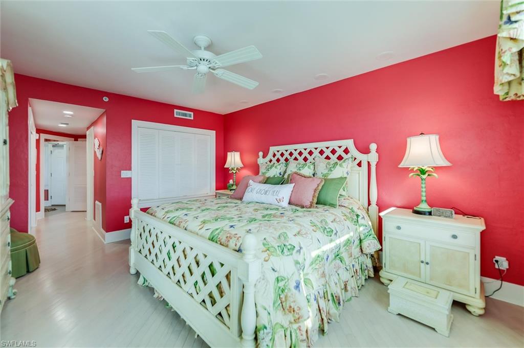 LAND'S END - Residential