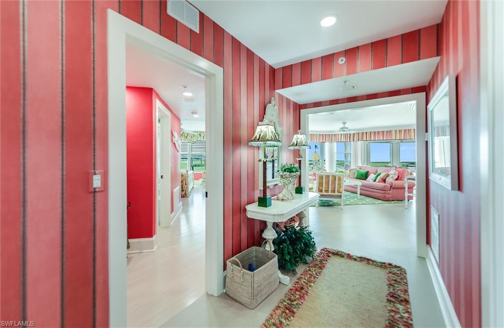 LAND'S END - Residential