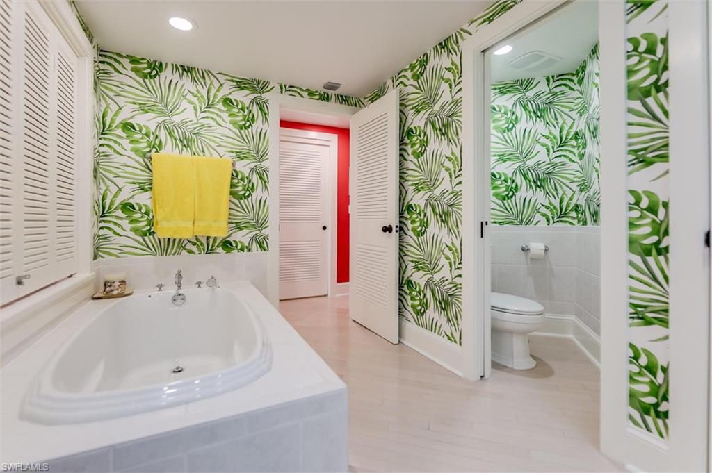LAND'S END - Residential