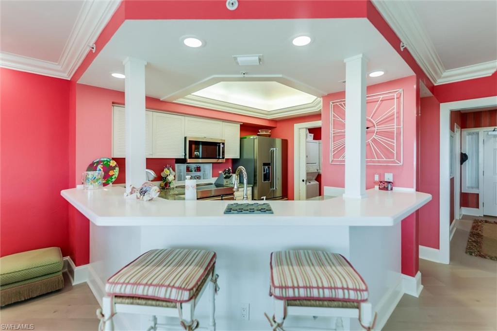 LAND'S END - Residential