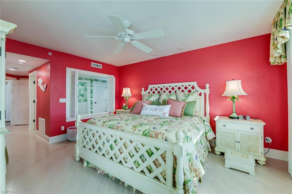 LAND'S END - Residential