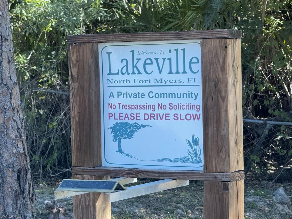 LAKEVILLE - Land